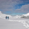 Schneeschuhwanderung in den Bergen - einsame Pfade